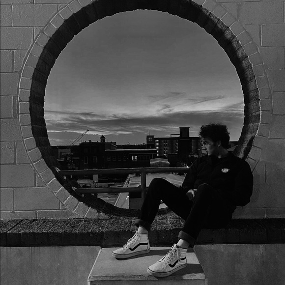 Meet your Posher, Brandon - Picture 2 of 6